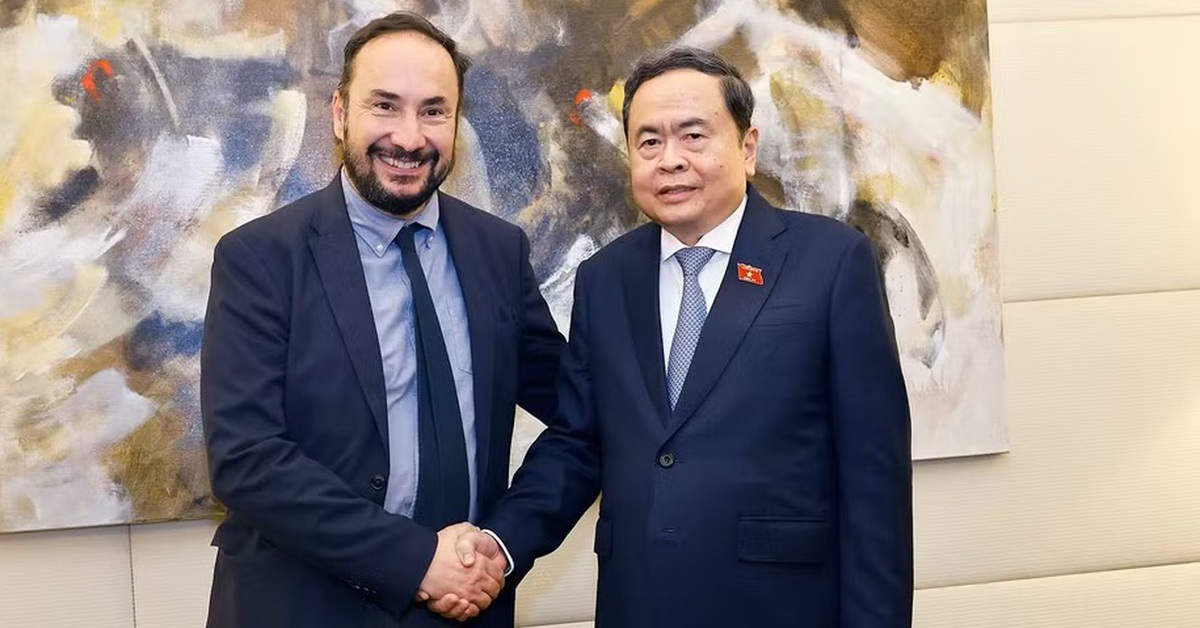 Tổng Bí thư Đảng Tái lập Cộng sản Ý nhấn mạnh tình cảm đặc biệt dành cho Việt Nam