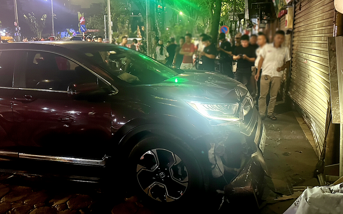 Tài xế có nồng độ cồn 'kịch khung', lái ô tô tông vào hiệu cầm đồ