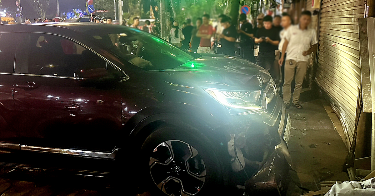 Tài xế có nồng độ cồn 'kịch khung', lái ô tô tông vào hiệu cầm đồ