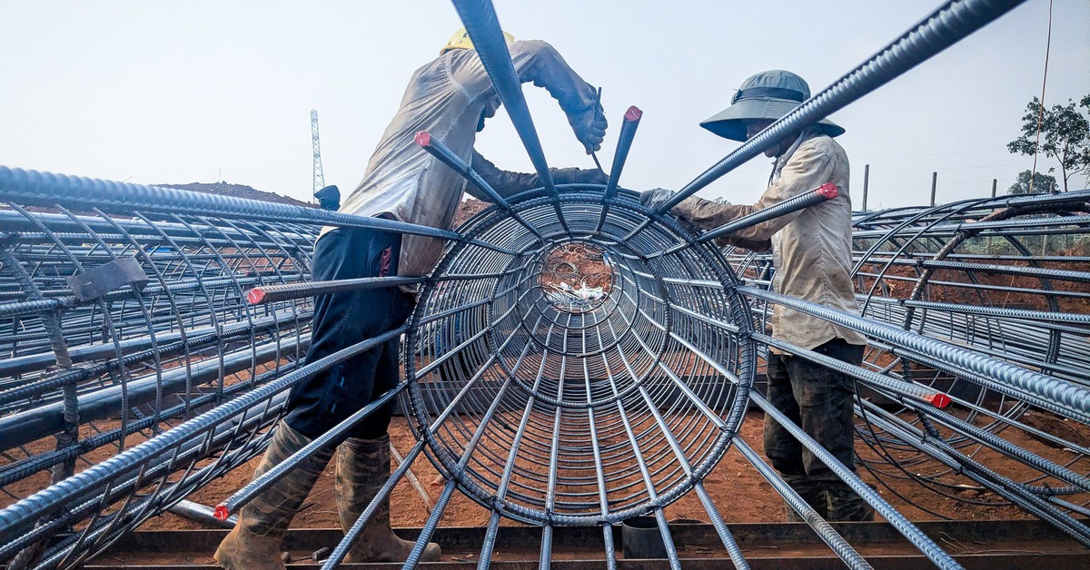 Cao tốc Quy Nhơn - Pleiku 'gồng' tiến độ giữa bão giá xăng dầu, cát, đá