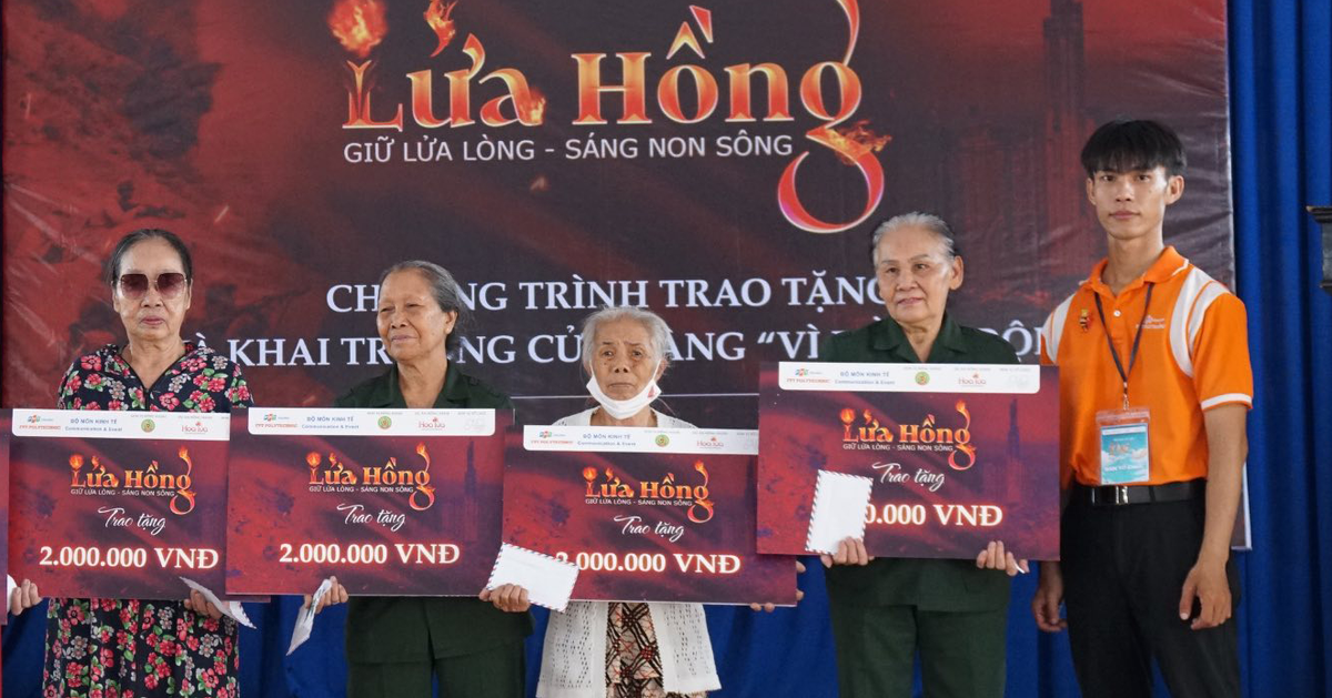 Sinh viên gây quỹ tặng bảo hiểm y tế, cửa hàng '0 đồng' cho cựu Thanh niên xung phong TP.HCM