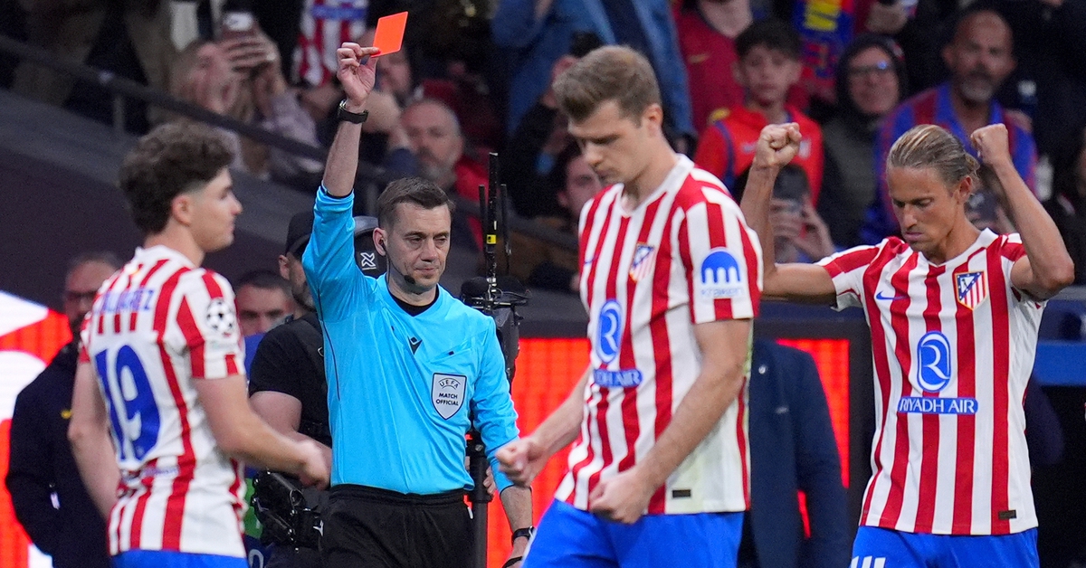 Báo chí Tây Ban Nha chỉ trích trọng tài trận Atletico Madrid - Barca