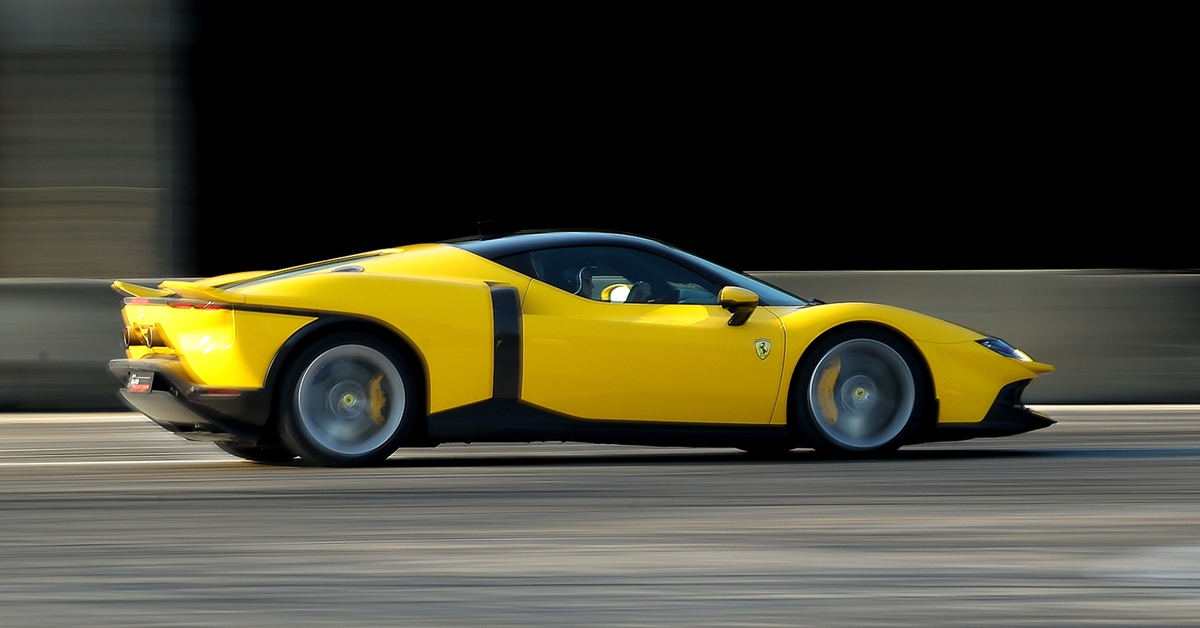 Lái Ferrari 849 Testarossa mới hiểu vì sao có người sẵn sàng đổi penthouse lấy 'ngựa chồm nước Ý'