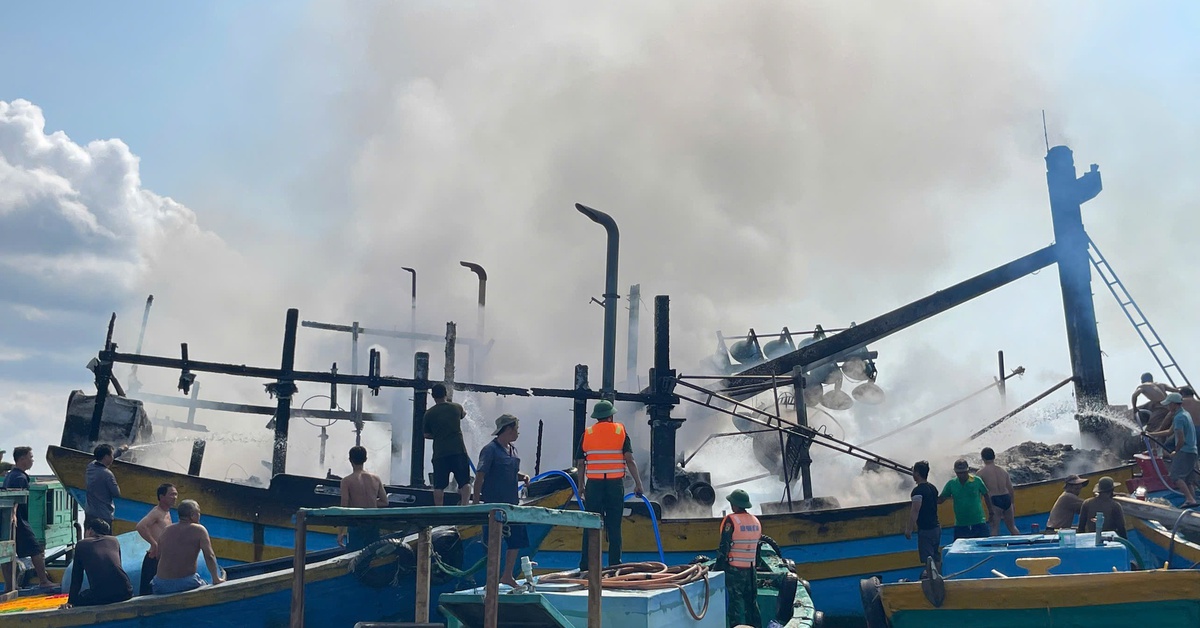 Cháy tàu cá đang neo đậu ở vùng biển Phan Thiết