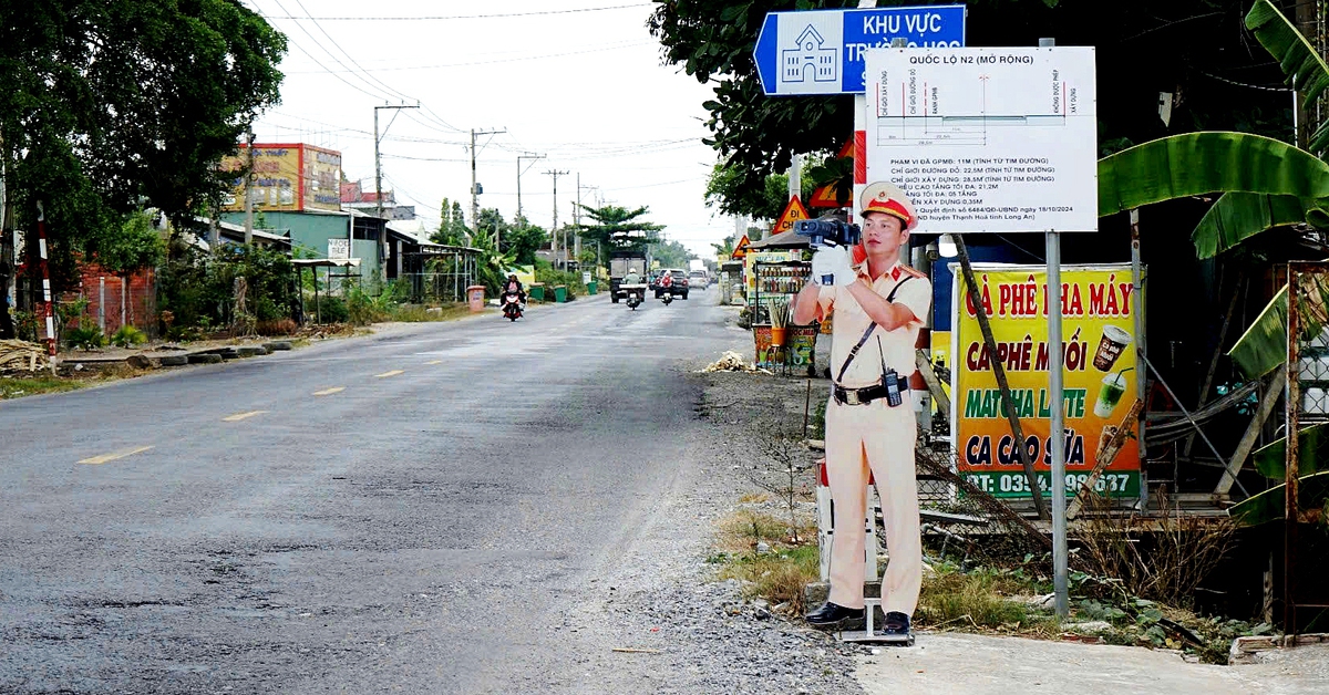 Tài xế 'hãm phanh' với mô hình giả cảnh sát giao thông bắn tốc độ ở Tây Ninh