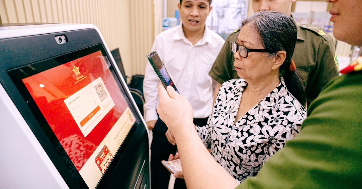 Thành ủy TP.HCM: Đẩy mạnh phát triển ứng dụng công nghệ cụ thể phục vụ người dân