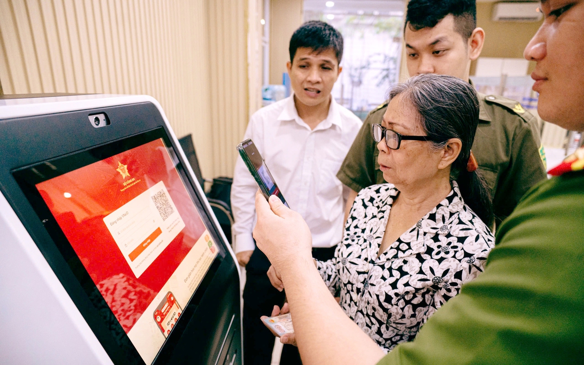 Thành ủy TP.HCM: Đẩy mạnh phát triển ứng dụng công nghệ cụ thể phục vụ người dân