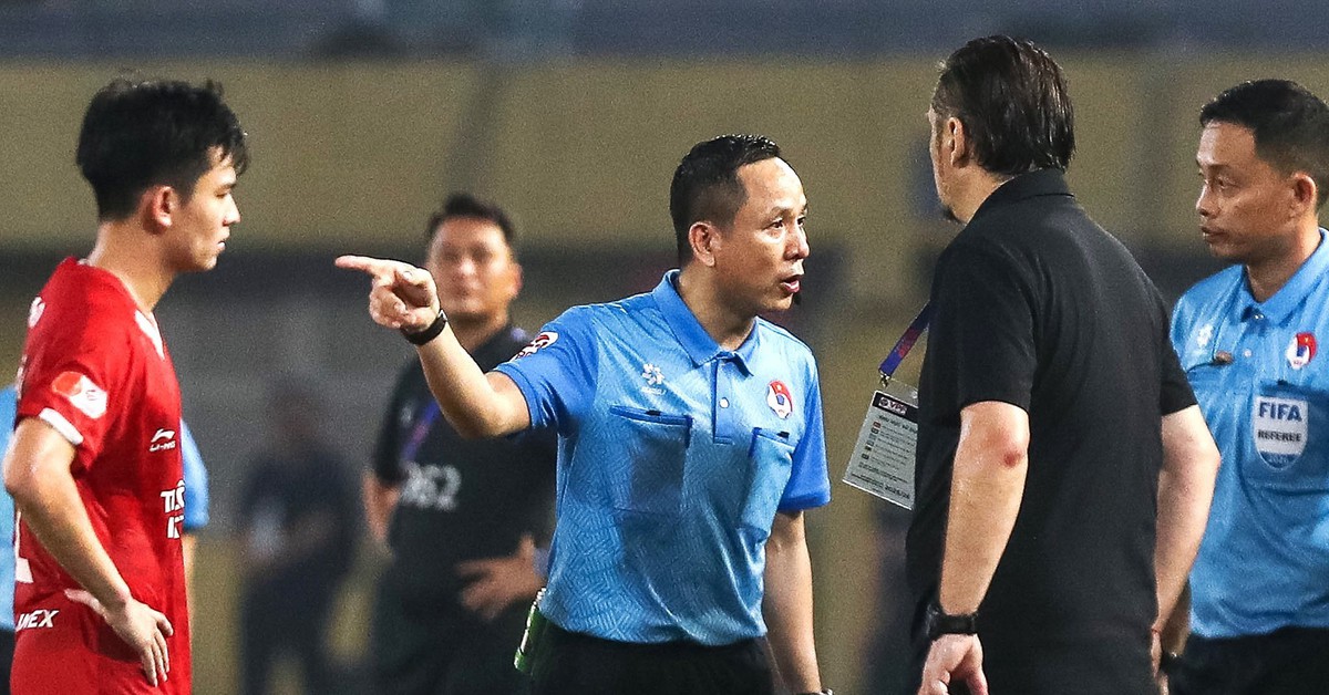 Thuê trọng tài ngoại: Cái khó không của riêng ai