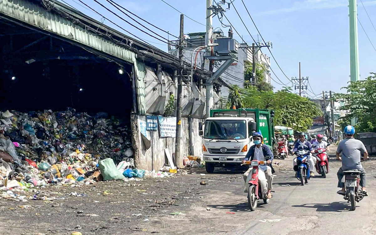 Trạm rác Hiệp Bình ô nhiễm kéo dài, TP.HCM tiếp tục yêu cầu xử lý