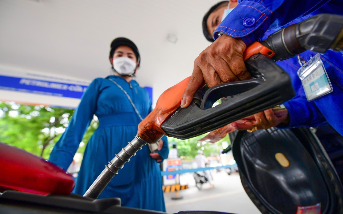 Bộ Công Thương lý giải việc giảm giá dầu vào 0h ngày 16-4