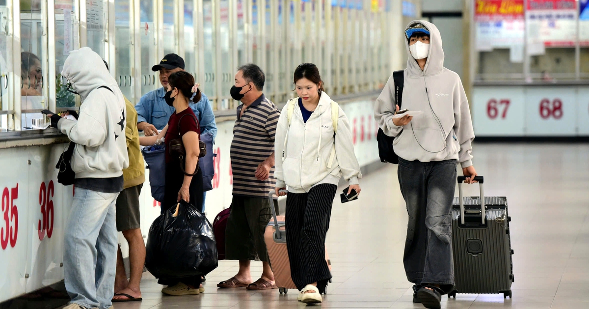 TP.HCM tạm ngưng thi công, tăng xe, siết bán vé dịp lễ 30-4