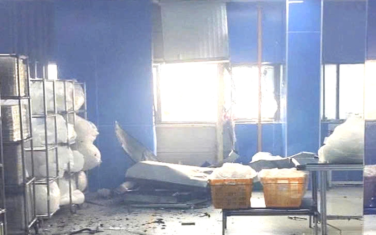 Nổ máy điều hòa khi đang sửa chữa, 2 người bị thương