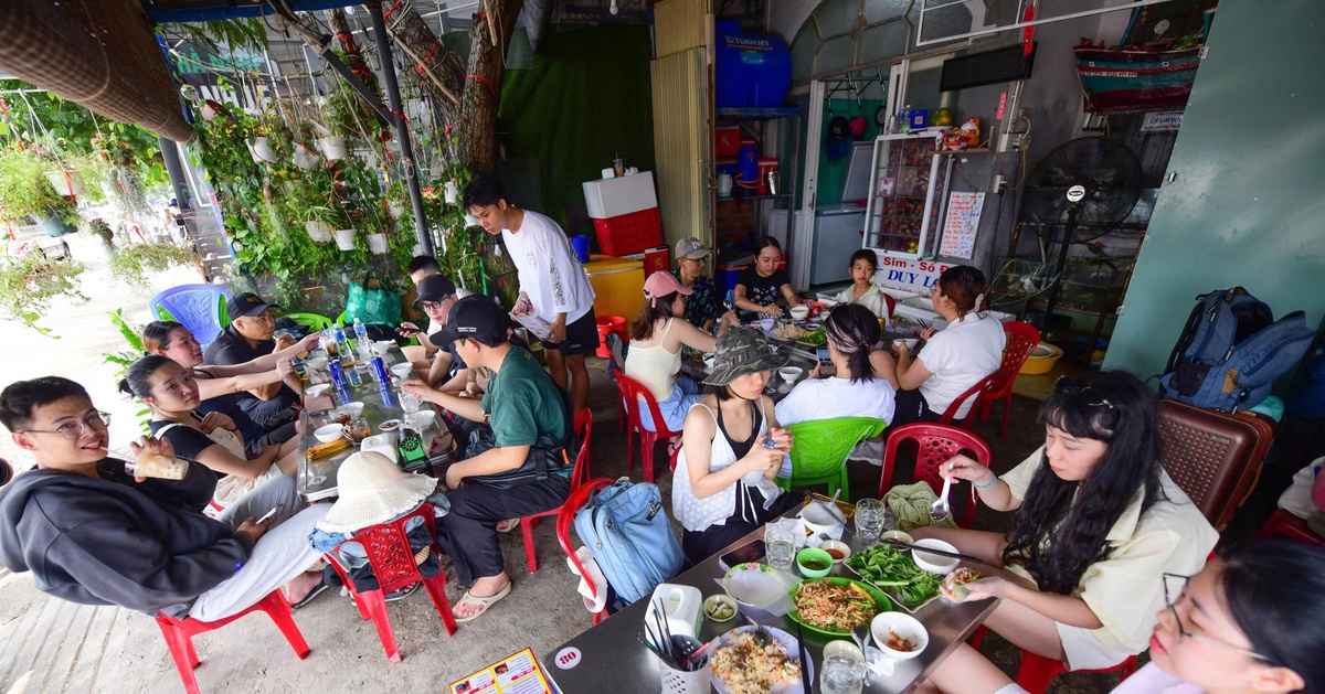 Hộ kinh doanh dưới 500 triệu bị yêu cầu ngưng xuất hóa đơn: Có sai luật?