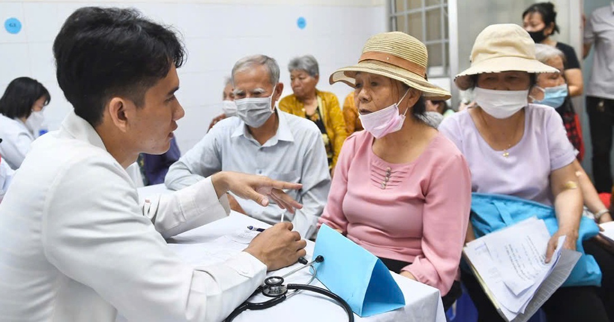 Tin tức sáng 17-4: Hôm nay, 168 trạm y tế ở TP.HCM khám sức khỏe miễn phí cho người dân