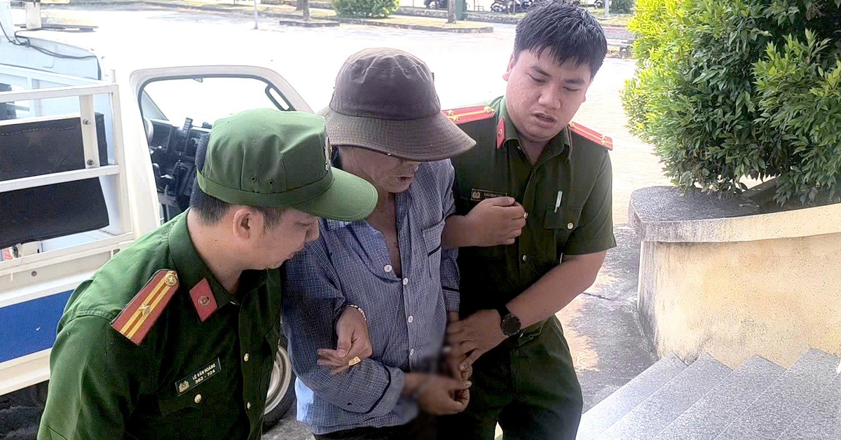 Bắt nghi phạm đánh người, dùng rựa chống trả, trốn lên núi cố thủ trong hang đá