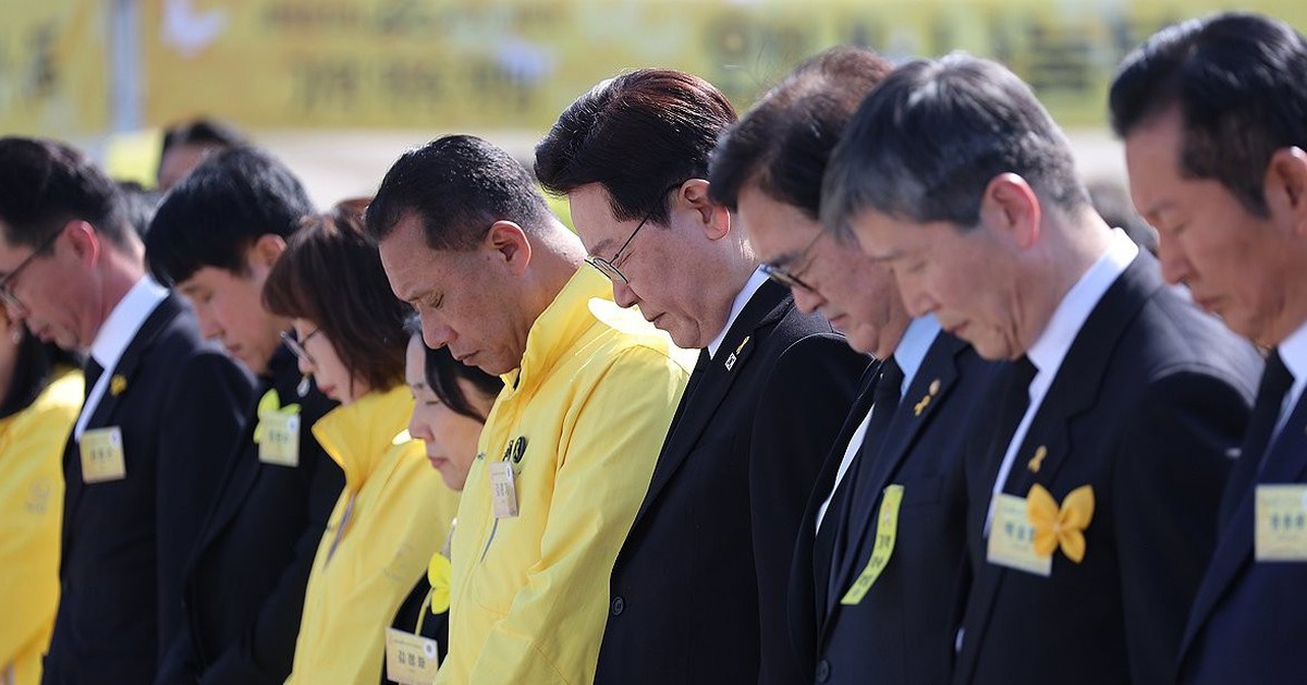 Đương kim Tổng thống Hàn Quốc đầu tiên dự lễ tưởng niệm thảm hoạ chìm phà Sewol