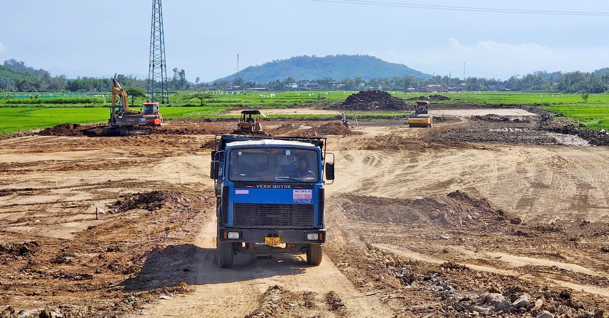Quảng Ngãi lập tổ gỡ vướng bồi thường, 'khơi thông' loạt dự án ì ạch