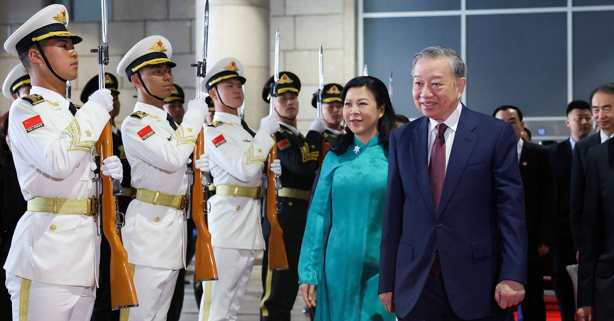 Tổng Bí thư, Chủ tịch nước Tô Lâm và Phu nhân rời Bắc Kinh, đi tàu cao tốc đến Nam Ninh