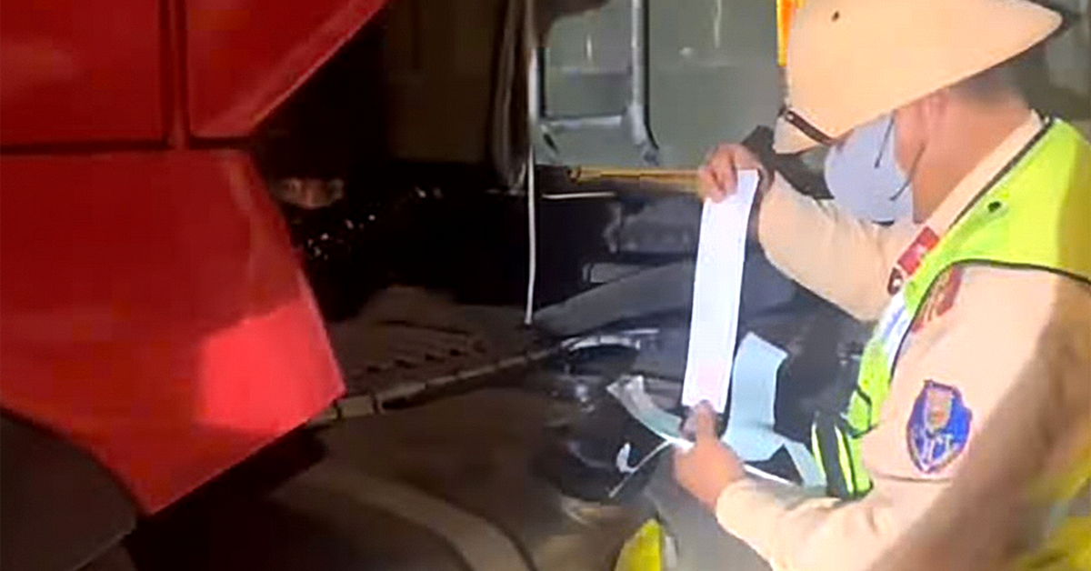 Không có bằng lái vẫn điều khiển xe đầu kéo trên cao tốc