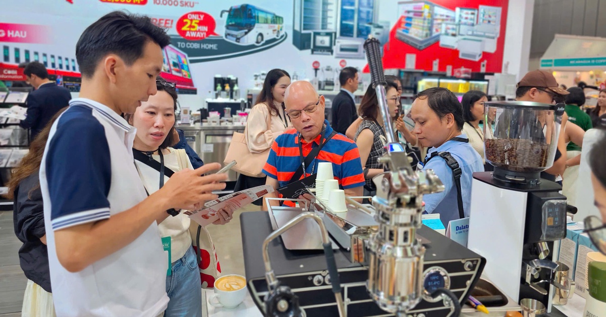 Trải nghiệm máy pha cà phê tiền tỉ, tặng... hóa đơn điện tử tại Cafe Show và Tea Show