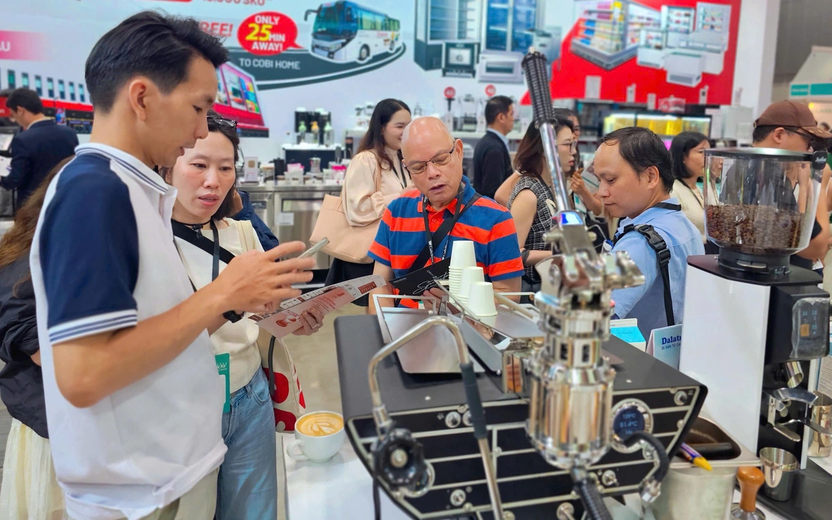 Trải nghiệm máy pha cà phê tiền tỉ, tặng... hóa đơn điện tử  tại Cafe Show và Tea Show