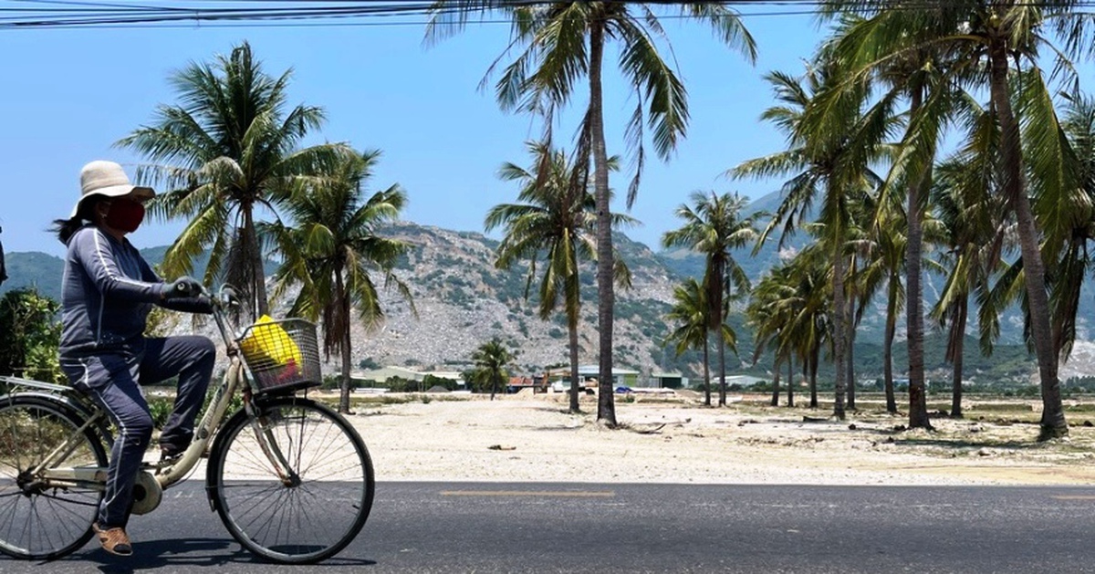 Xã báo cáo lý do gì để không bồi thường đất ở cho dân bị thu hồi đất khác làm khu tái định cư?