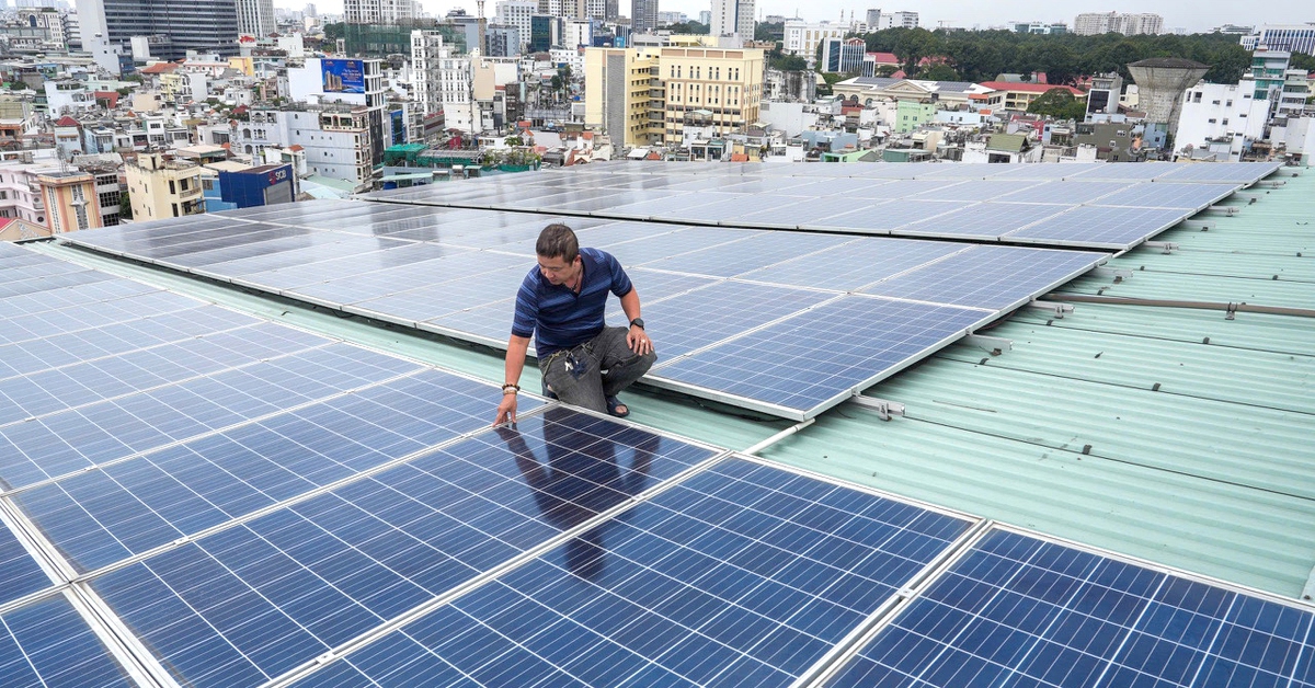 Thực hiện thông báo lắp điện mặt trời mái nhà nối lưới thế nào để không bị phạt tới 20 triệu đồng?