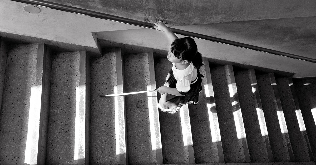 15 năm gắn bó học sinh khiếm thị, Trần Thế Phong ra sách ảnh Vượt qua bóng tối 2