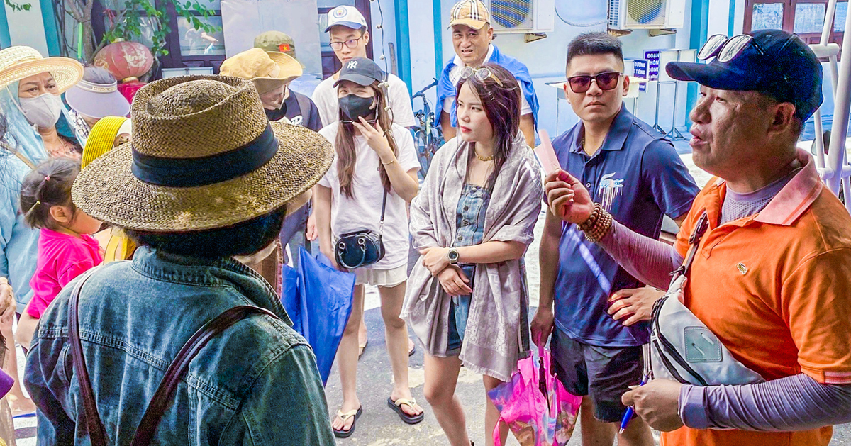 Người dân đảo Cù Lao Chàm đi học cách đón khách chuyên nghiệp