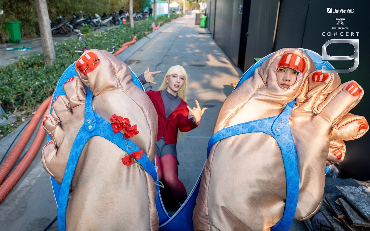 Cười ngất với màn biến hóa Jsol, Captain Boy thành dép, gấu Pooh