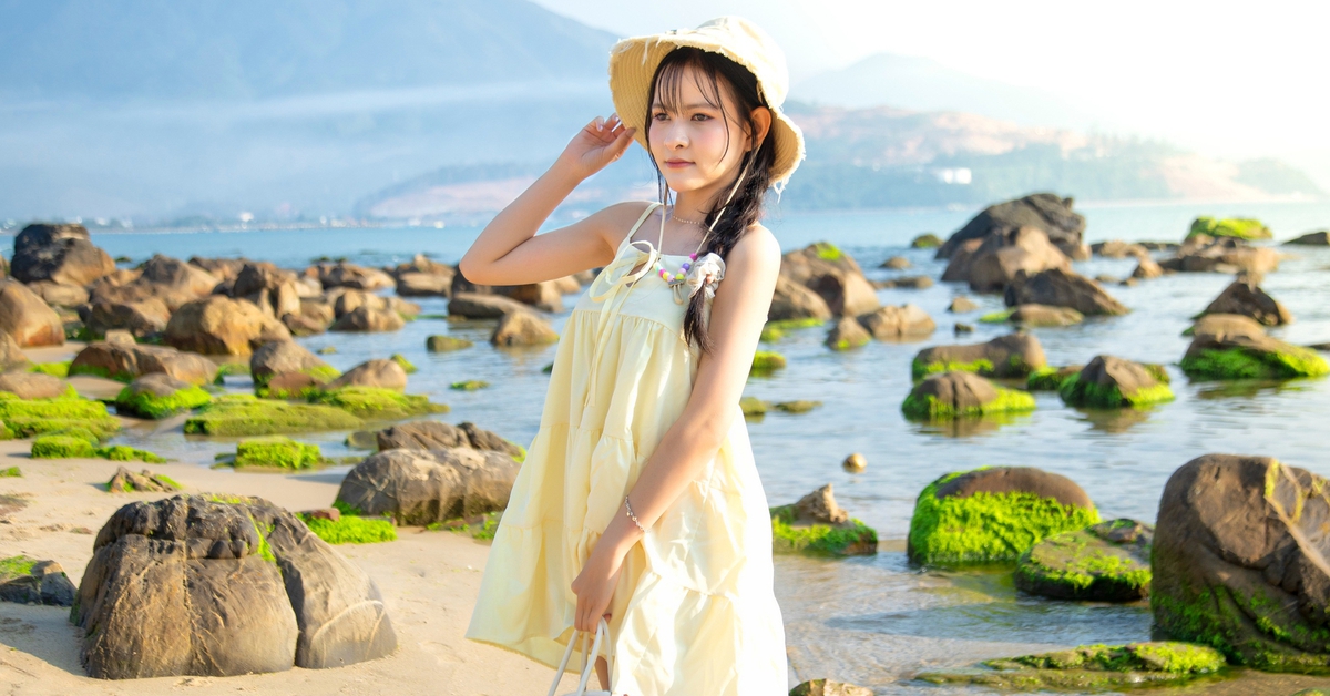 Về làng chài cổ Nam Ô mùa đẹp nhất: Ngắm bãi rêu xanh, săn cua cù kỳ