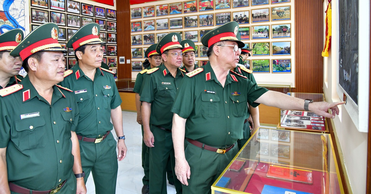 Đại tướng Nguyễn Trọng Nghĩa thăm, làm việc tại Trung đoàn 10, huyền thoại Đặc công Rừng Sác