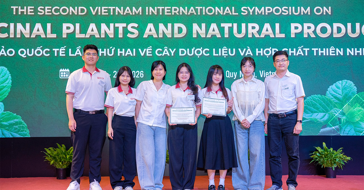 Sinh viên Duy Tân đạt giải về Sâm Ngọc Linh và Rau má