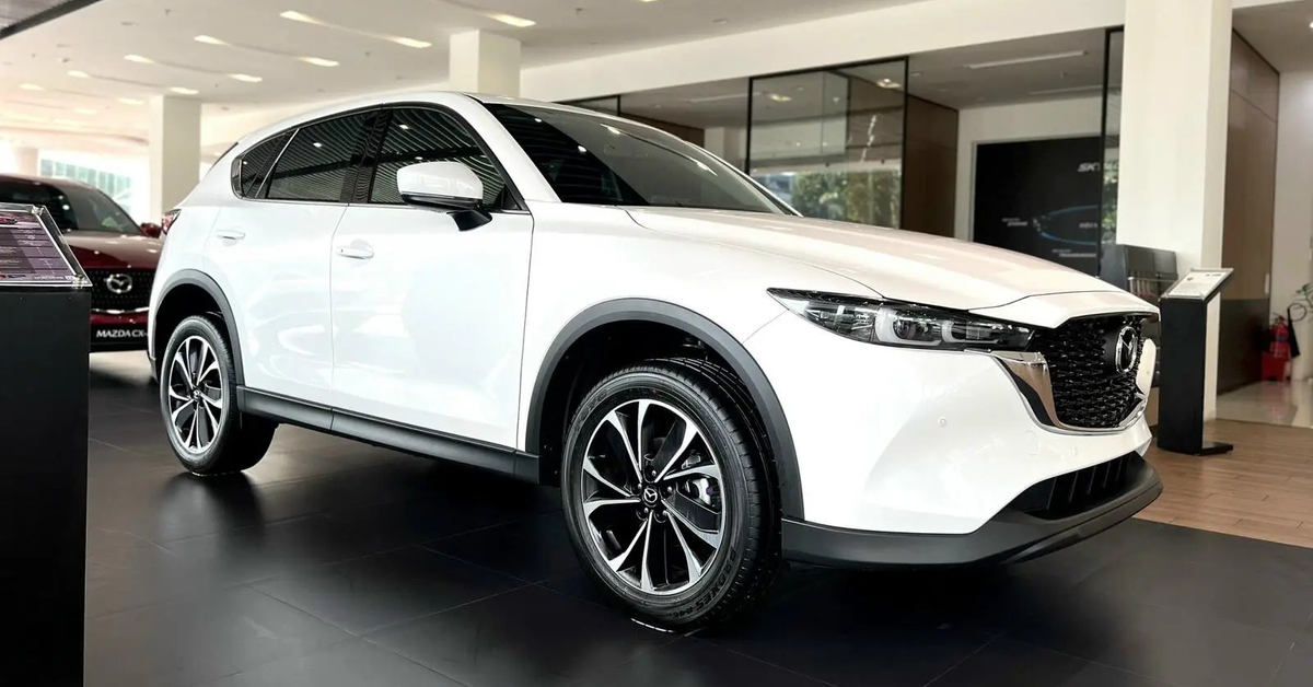 Mazda CX-5 thêm bản thấp ở Việt Nam: Niêm yết chưa tới 700 triệu, còn giảm thêm ở đại lý đọ cả SUV B