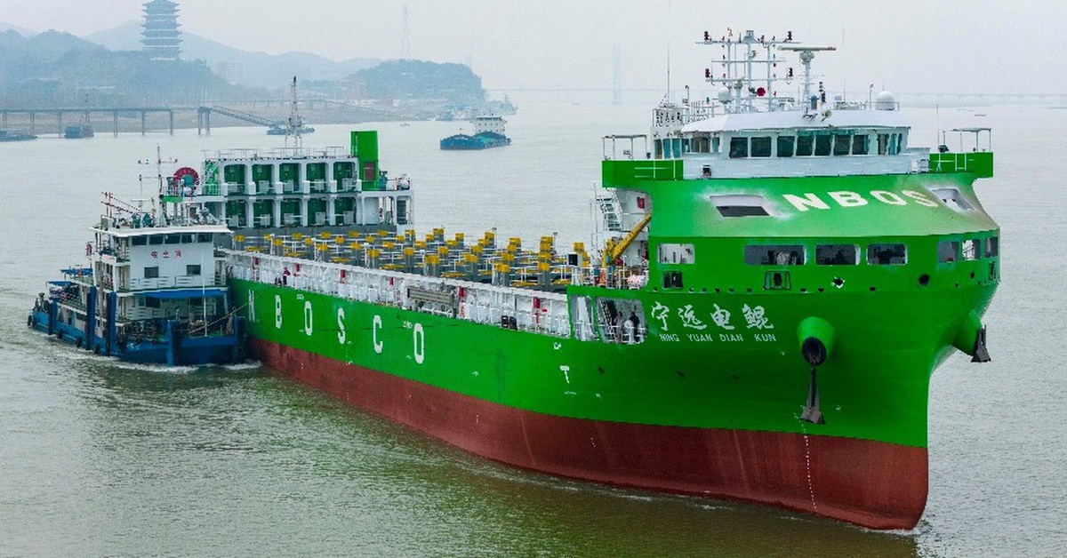 Tàu container chạy điện lớn nhất thế giới chính thức được khai thác thương mại