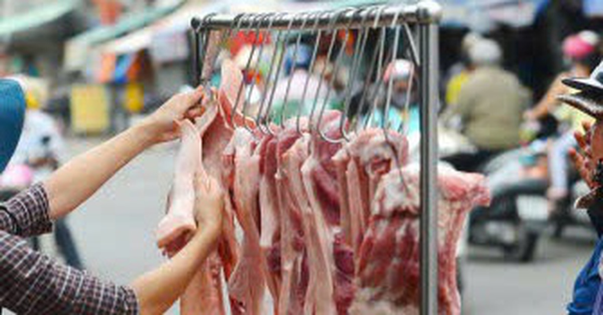 Sốc nhiễm khuẩn, suy đa tạng vì nhiễm liên cầu lợn sau khi chế biến thịt heo sống