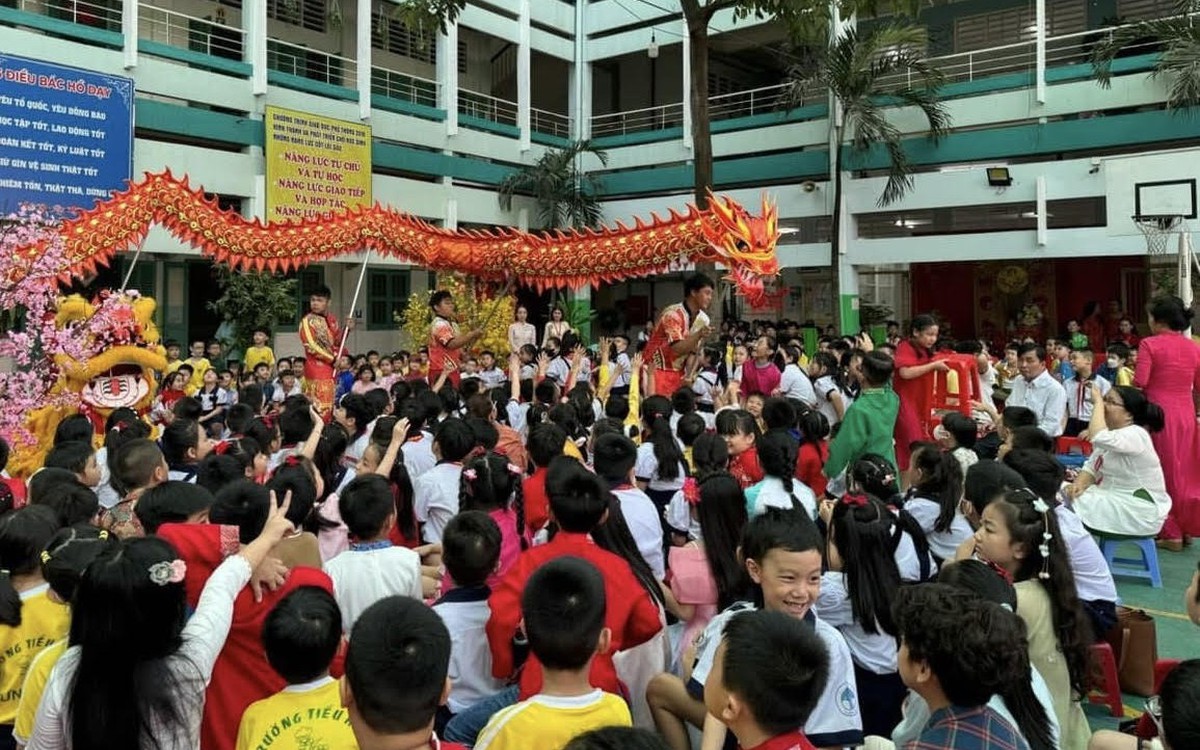 Phụ huynh thắc mắc dã ngoại vào thứ 6 thay vì thứ 7, nhà trường giải thích sao?