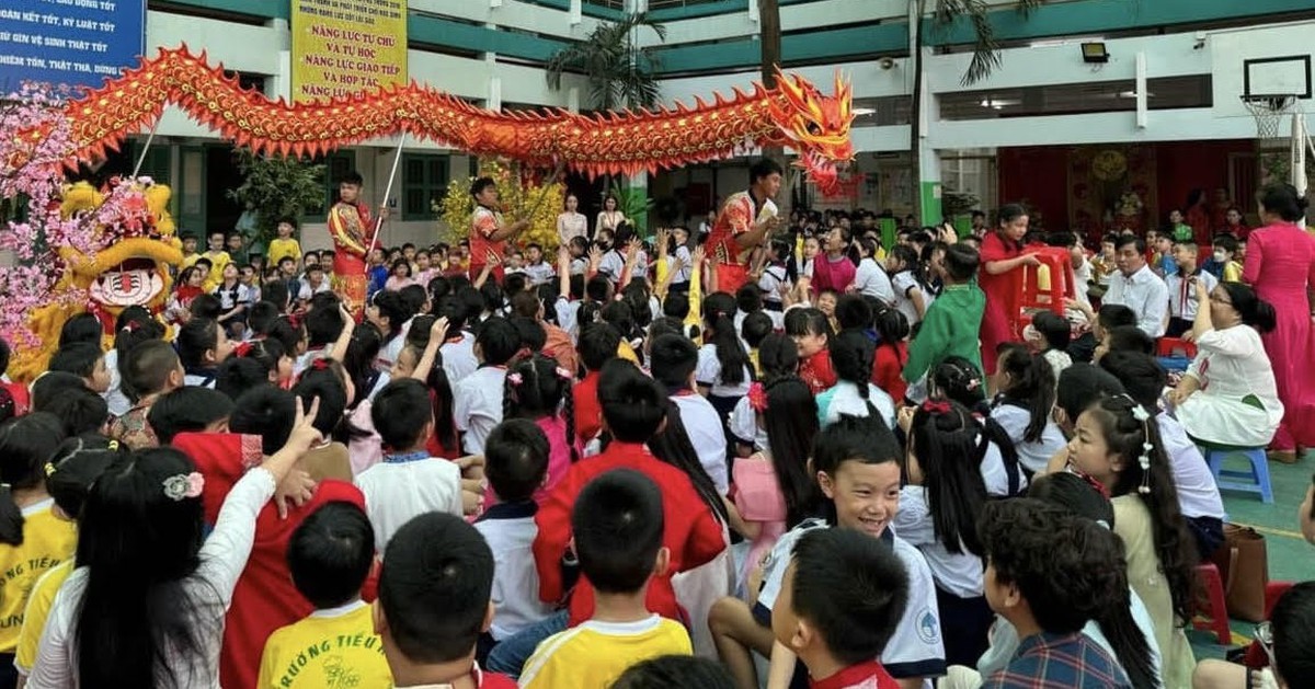 Phụ huynh thắc mắc dã ngoại vào thứ 6 thay vì thứ 7, nhà trường giải thích sao?