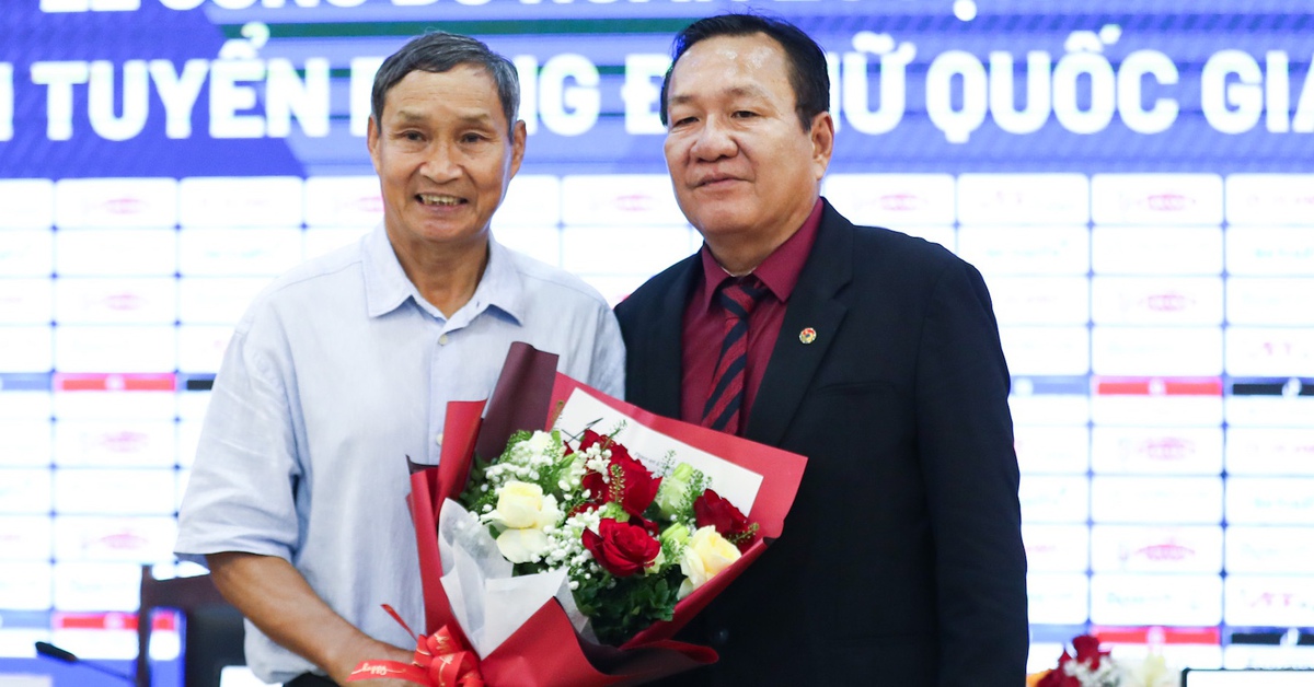 Lên dẫn dắt tuyển nữ Việt Nam, Huấn luyện viên Hoàng Văn Phúc tri ân ông Mai Đức Chung