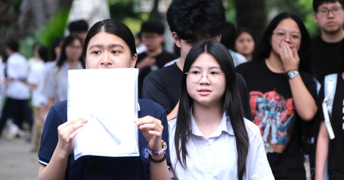 Đặt nguyện vọng vào lớp 10 Hà Nội: Sát giờ chót vẫn 'tim đập chân run'