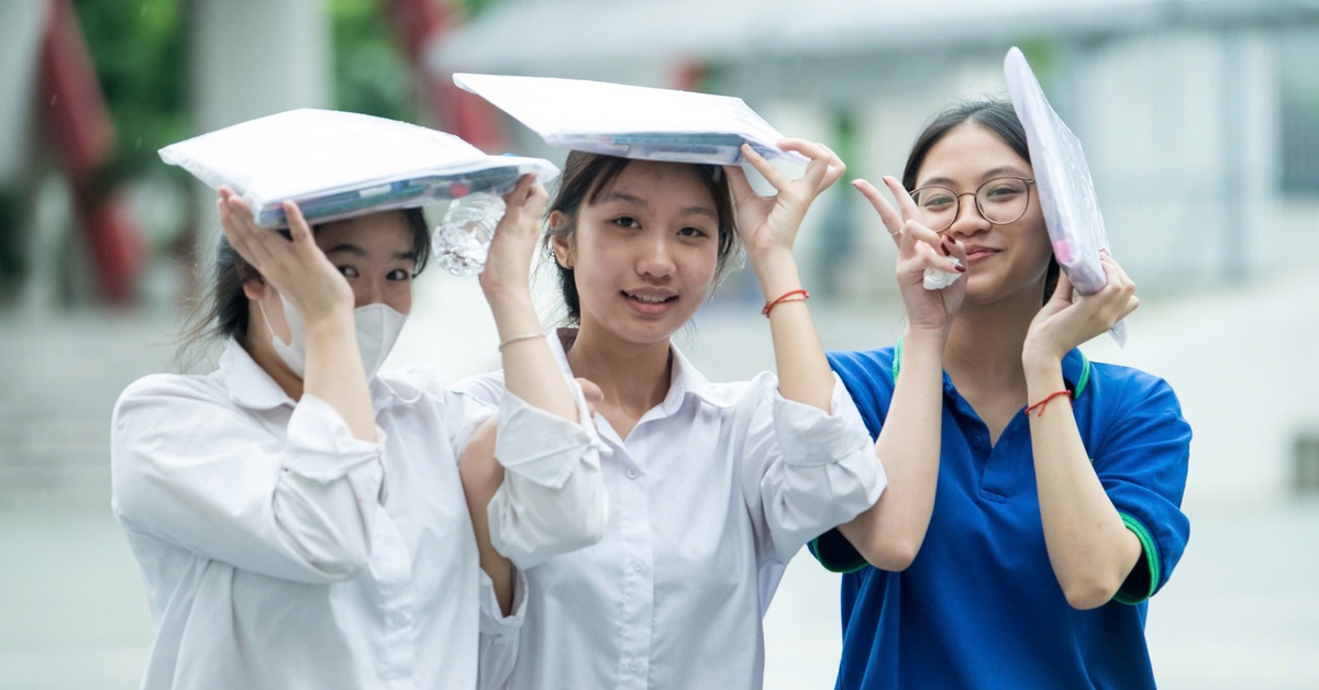 Thí sinh lớp 12 tập dượt đăng ký thi tốt nghiệp THPT 2026, lưu ý mã tỉnh mới