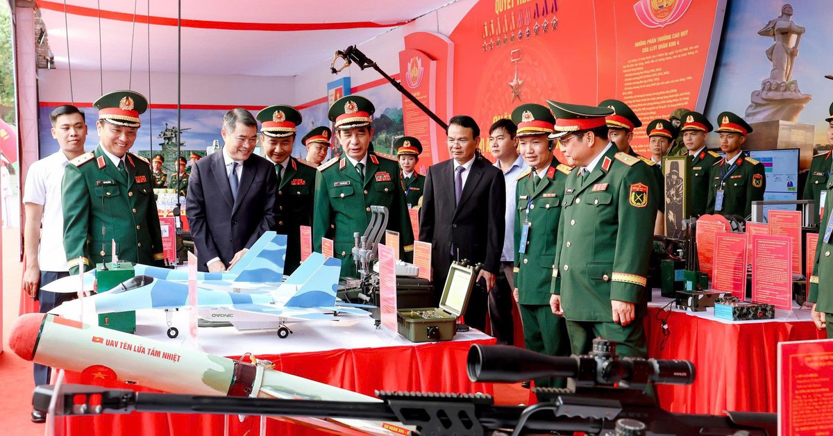 Thủ tướng Lê Minh Hưng: Quân khu 4 viết tiếp trang sử hào hùng, bảo vệ vững chắc đất nước