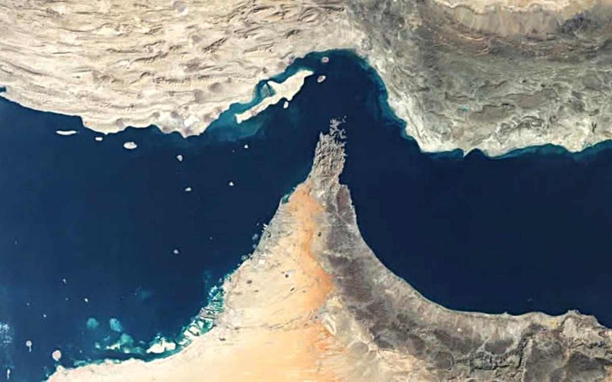 IRGC công bố điều kiện qua eo biển Hormuz, trái tuyên bố ‘mở hoàn toàn’ của Ngoại trưởng Iran