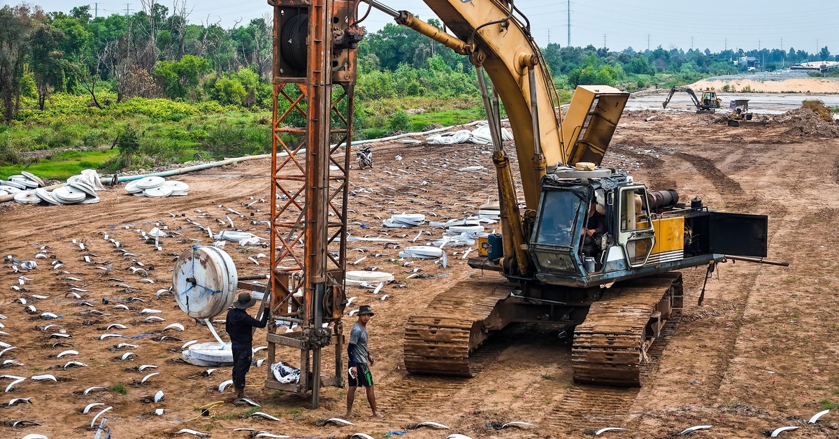 Tăng tốc xử lý đất yếu đoạn phía tây vành đai 3 TP.HCM sau phản ánh của Tuổi Trẻ