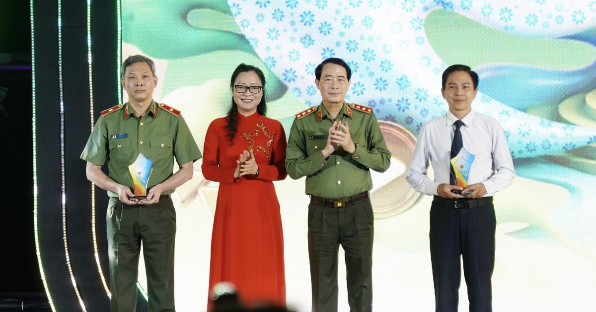 Lan tỏa hình ảnh cán bộ chiến sĩ công an 'vì nước quên thân, vì dân phục vụ' trong thời đại số