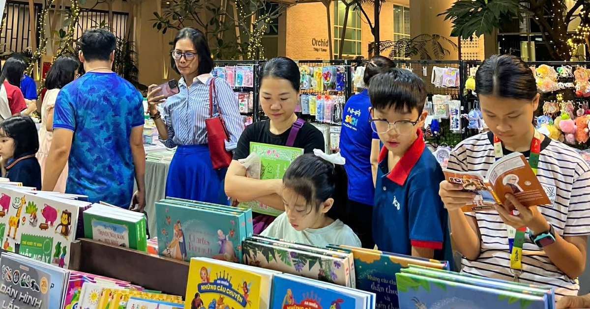 Lần đầu cư dân sống ở chung cư TP.HCM có hội sách ngay dưới nhà