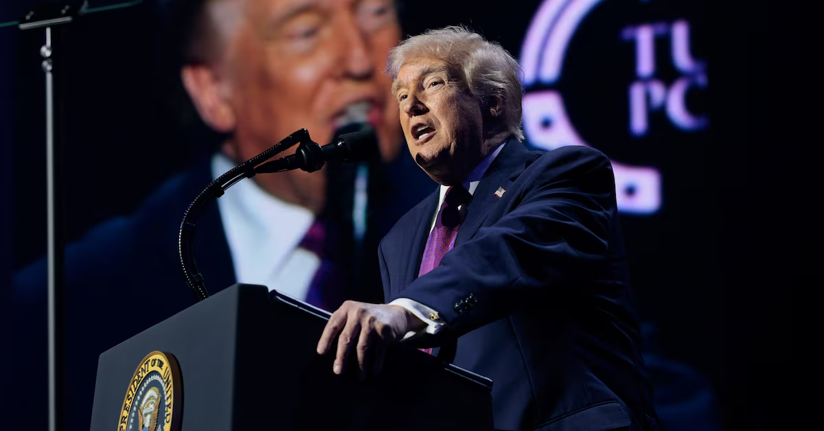 Mỹ chuẩn bị công bố tài liệu UFO, ông Trump nói có nhiều chi tiết 'thú vị'