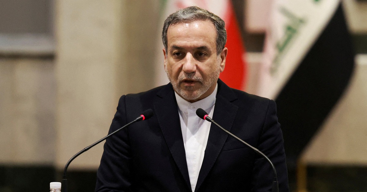 Giá dầu giảm sốc, chứng khoán lập đỉnh sau khi Iran tuyên bố "mở hoàn toàn" eo biển Hormuz