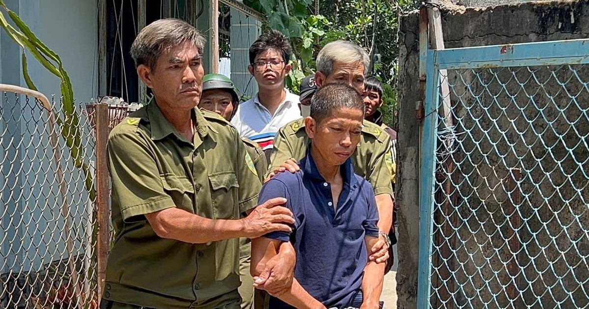 Mâu thuẫn, chồng dùng kéo đâm vợ gục tại chỗ