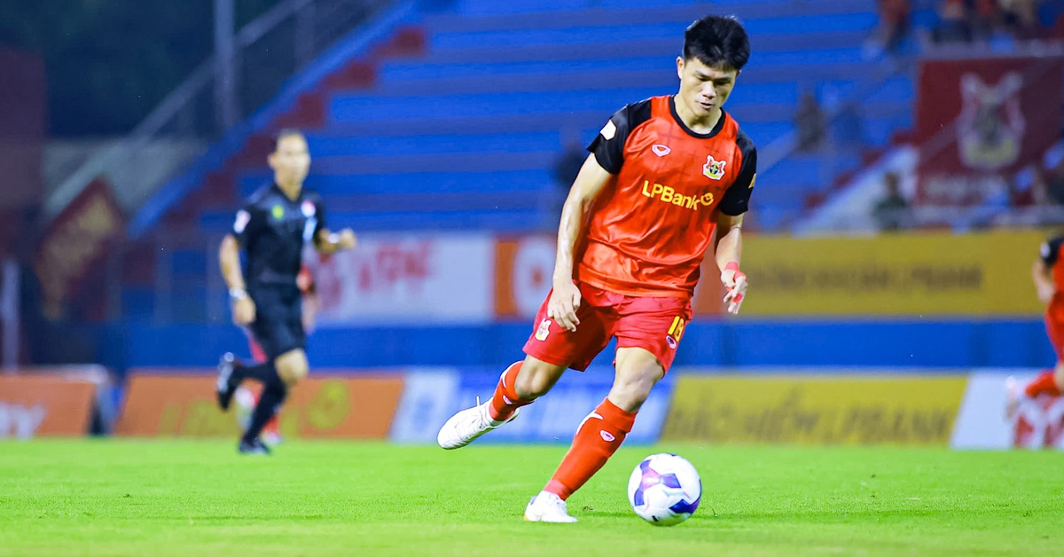 Video: Tiền đạo Ninh Bình dứt điểm 'cháy lưới' PVF-CAND